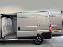 Peugeot Boxer Boxer 2.2 BlueHDi 335 Professional Panel Van 5dr Diesel Manual L3 H2 Euro 6 (s/s) (140 ps) 