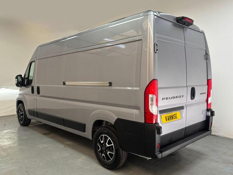 Peugeot Boxer 2.2 BlueHDi 335 Professional Panel Van 5dr Diesel Manual L3 H2 Euro 6 (s/s) (140 ps)