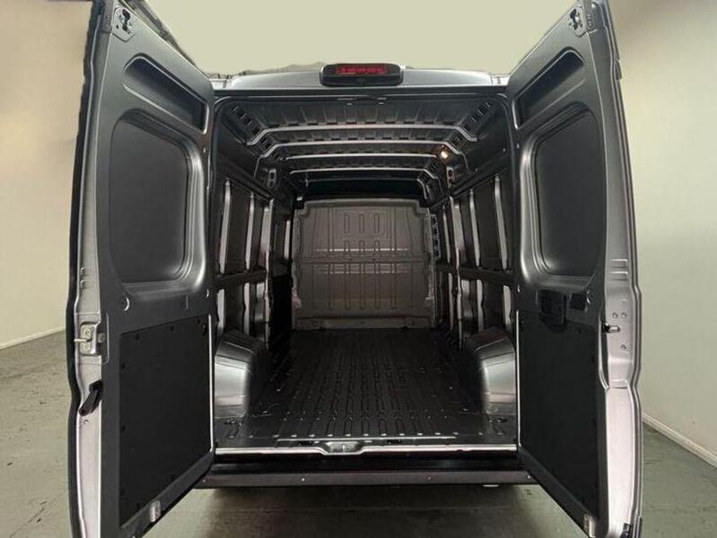 Peugeot Boxer 2.2 BlueHDi 335 Professional Panel Van 5dr Diesel Manual L3 H2 Euro 6 (s/s) (140 ps)