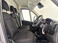 Peugeot Boxer Boxer 2.2 BlueHDi 335 Professional Panel Van 5dr Diesel Manual L3 H2 Euro 6 (s/s) (140 ps) 