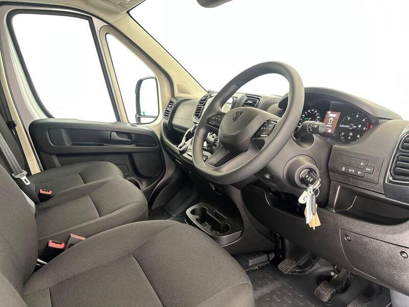 Peugeot Boxer 2.2 BlueHDi 335 Professional Panel Van 5dr Diesel Manual L3 H2 Euro 6 (s/s) (140 ps)