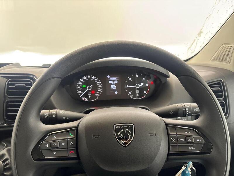 Peugeot Boxer 2.2 BlueHDi 335 Professional Panel Van 5dr Diesel Manual L3 H2 Euro 6 (s/s) (140 ps)