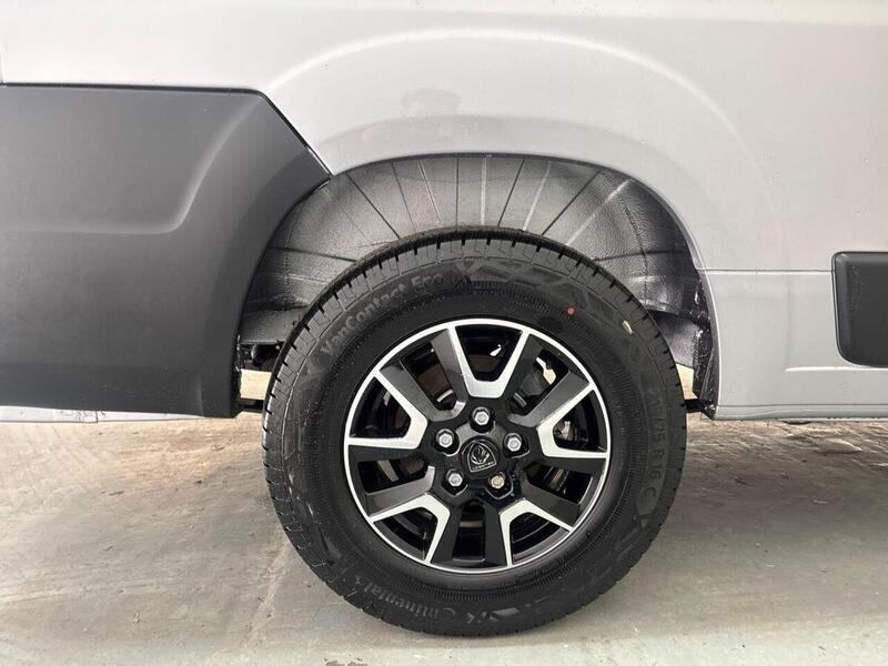 Peugeot Boxer 2.2 BlueHDi 335 Professional Panel Van 5dr Diesel Manual L3 H2 Euro 6 (s/s) (140 ps)