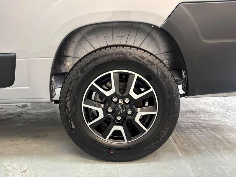 Peugeot Boxer 2.2 BlueHDi 335 Professional Panel Van 5dr Diesel Manual L3 H2 Euro 6 (s/s) (140 ps)