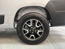 Peugeot Boxer Boxer 2.2 BlueHDi 335 Professional Panel Van 5dr Diesel Manual L3 H2 Euro 6 (s/s) (140 ps) 