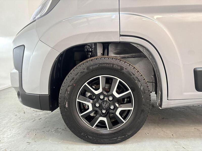 Peugeot Boxer 2.2 BlueHDi 335 Professional Panel Van 5dr Diesel Manual L3 H2 Euro 6 (s/s) (140 ps)