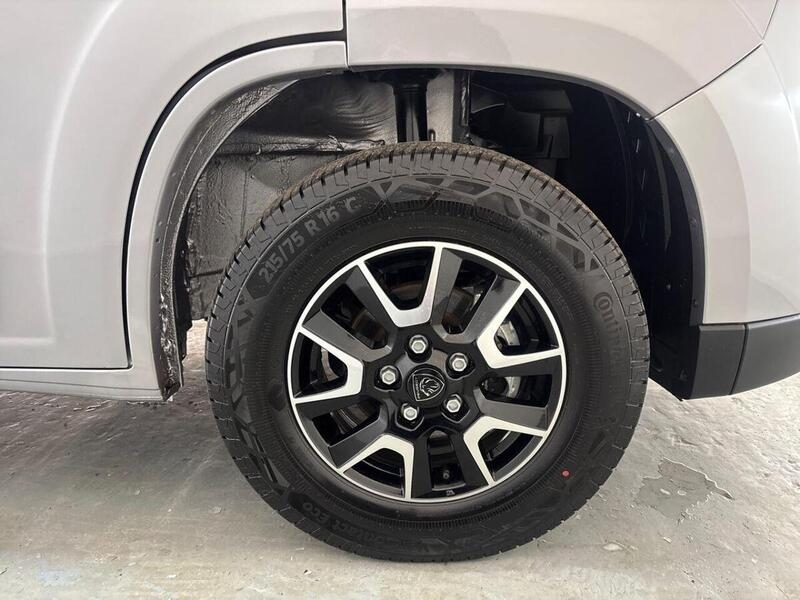 Peugeot Boxer 2.2 BlueHDi 335 Professional Panel Van 5dr Diesel Manual L3 H2 Euro 6 (s/s) (140 ps)
