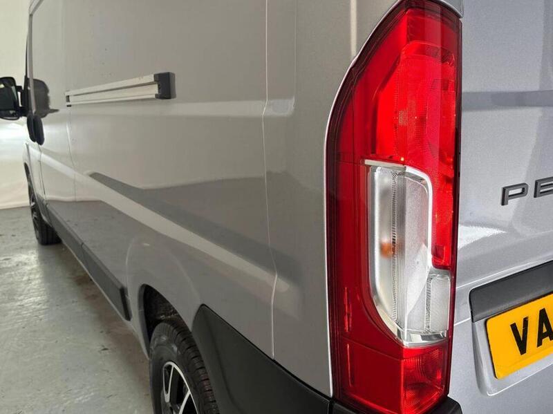 Peugeot Boxer 2.2 BlueHDi 335 Professional Panel Van 5dr Diesel Manual L3 H2 Euro 6 (s/s) (140 ps)