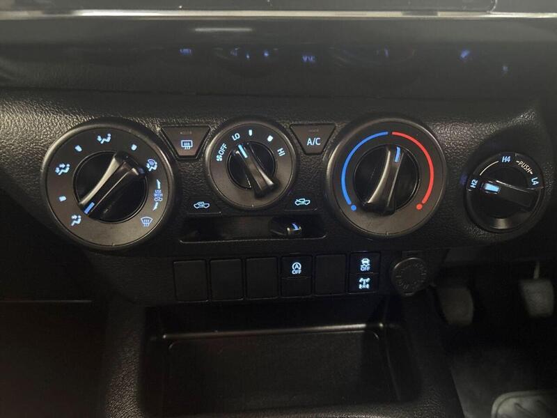Toyota Hilux 2.4 D-4D Active Extra Cab Pickup 4WD Euro 6 (s/s) 4dr