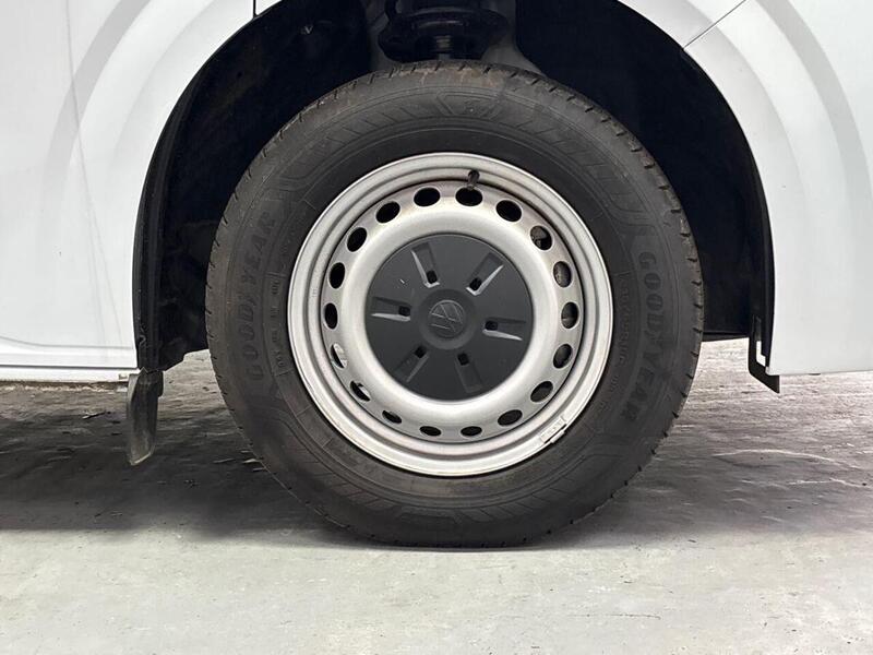 Volkswagen Transporter 2.0 TDI T30 Commerce Plus Auto FWD SWB Euro 6 (s/s) 5dr