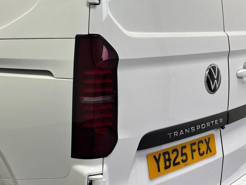 Volkswagen Transporter 2.0 TDI T30 Commerce Plus Auto FWD SWB Euro 6 (s/s) 5dr