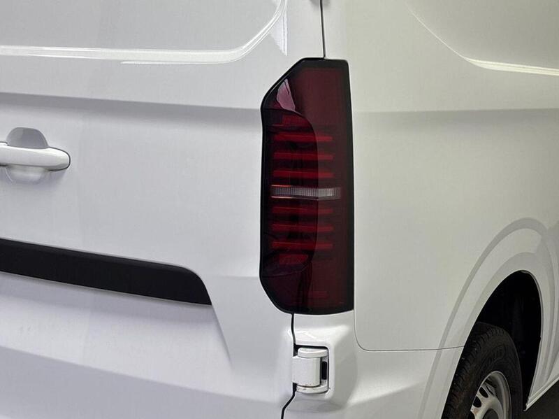 Volkswagen Transporter 2.0 TDI T30 Commerce Plus Auto FWD SWB Euro 6 (s/s) 5dr