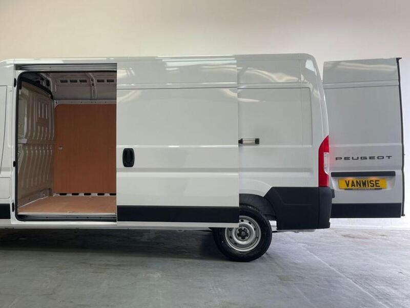 Peugeot Boxer 2.2 BlueHDi 335 Professional Panel Van 5dr Diesel Manual L3 H2 Euro 6 (s/s) (140 ps)