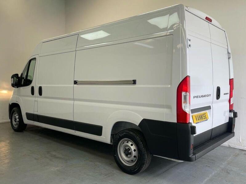 Peugeot Boxer 2.2 BlueHDi 335 Professional Panel Van 5dr Diesel Manual L3 H2 Euro 6 (s/s) (140 ps)