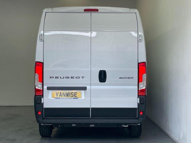 Peugeot Boxer 2.2 BlueHDi 335 Professional Panel Van 5dr Diesel Manual L3 H2 Euro 6 (s/s) (140 ps)