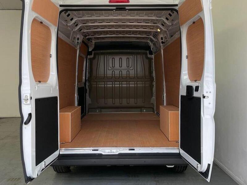 Peugeot Boxer 2.2 BlueHDi 335 Professional Panel Van 5dr Diesel Manual L3 H2 Euro 6 (s/s) (140 ps)