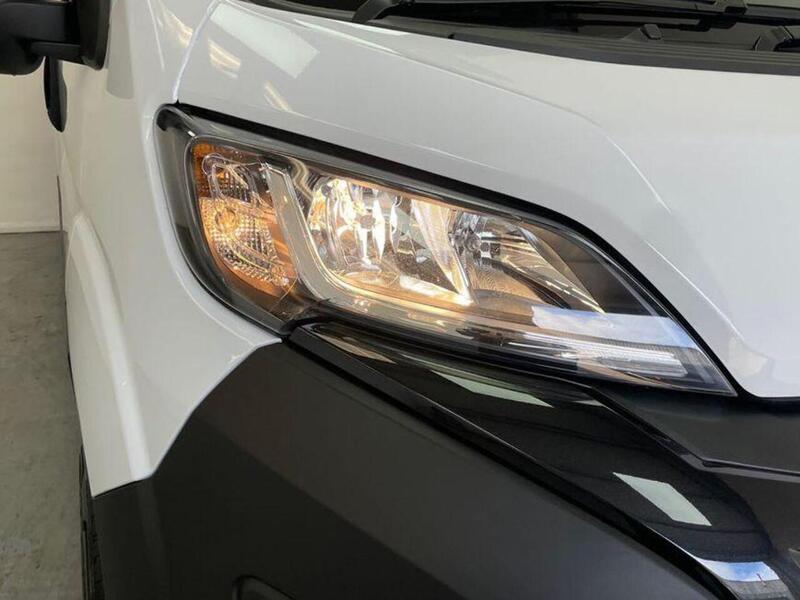 Peugeot Boxer 2.2 BlueHDi 335 Professional Panel Van 5dr Diesel Manual L3 H2 Euro 6 (s/s) (140 ps)