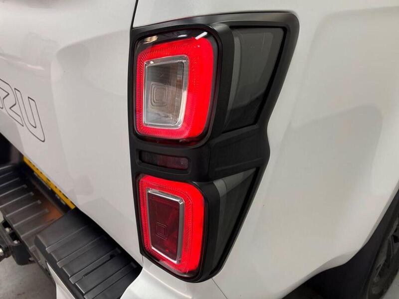 Isuzu D-Max 1.9 TD V-Cross 4WD Euro 6 (s/s) 4dr
