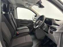 Volkswagen Transporter Transporter 2.0 TDI T28 Commerce Plus FWD SWB Euro 6 (s/s) 5dr 