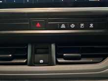 Volkswagen Transporter Transporter 2.0 TDI T28 Commerce Plus FWD SWB Euro 6 (s/s) 5dr 