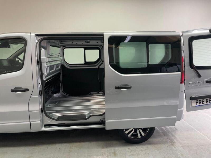 Renault Trafic 2.0 dCi Blue SL30 Extra Sport Auto L1 H1 Euro 6 (s/s) 5dr