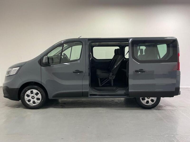 Renault Trafic 2.0 dCi SL28 Advance EDC L1 H1 Euro 6 (s/s) 5dr (9 Seat)