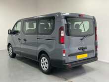 Renault Trafic Trafic 2.0 dCi SL28 Advance EDC L1 H1 Euro 6 (s/s) 5dr (9 Seat) 