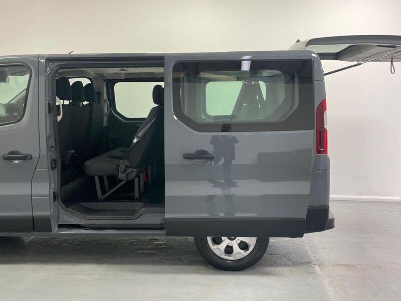 Renault Trafic 2.0 dCi SL28 Advance EDC L1 H1 Euro 6 (s/s) 5dr (9 Seat)