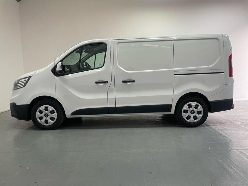Renault Trafic E-Tech SL30 52kWh Advance Panel Van 5dr Electric Auto L1 H1 (122 ps)