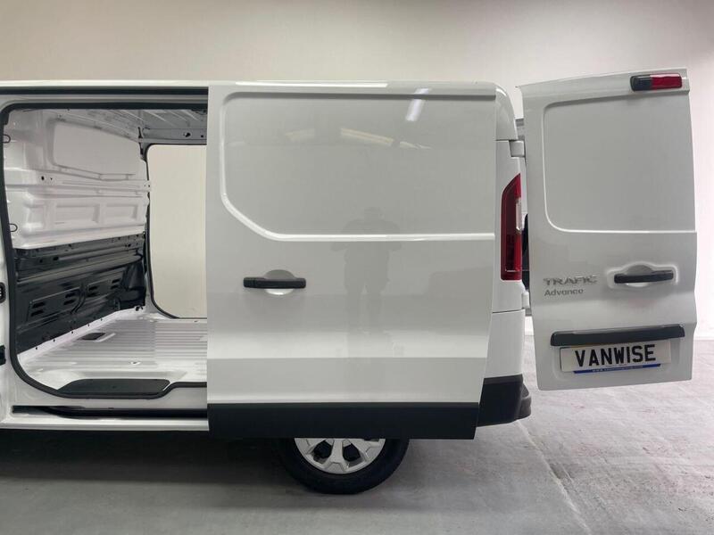Renault Trafic E-Tech SL30 52kWh Advance Panel Van 5dr Electric Auto L1 H1 (122 ps)