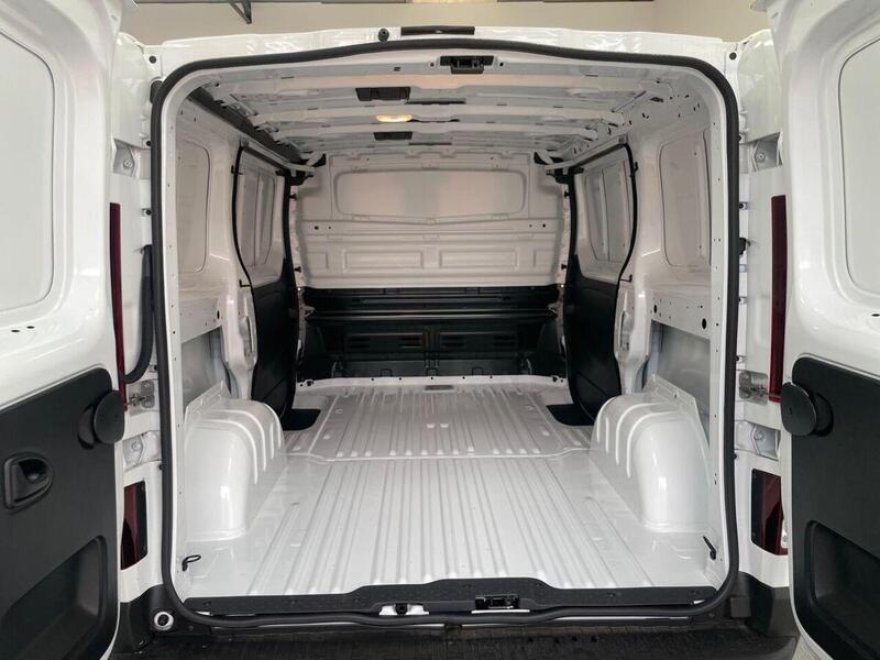 Renault Trafic E-Tech SL30 52kWh Advance Panel Van 5dr Electric Auto L1 H1 (122 ps)