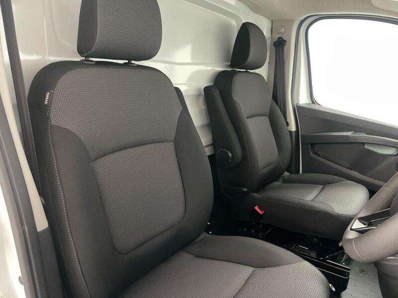 Renault Trafic E-Tech SL30 52kWh Advance Panel Van 5dr Electric Auto L1 H1 (122 ps)