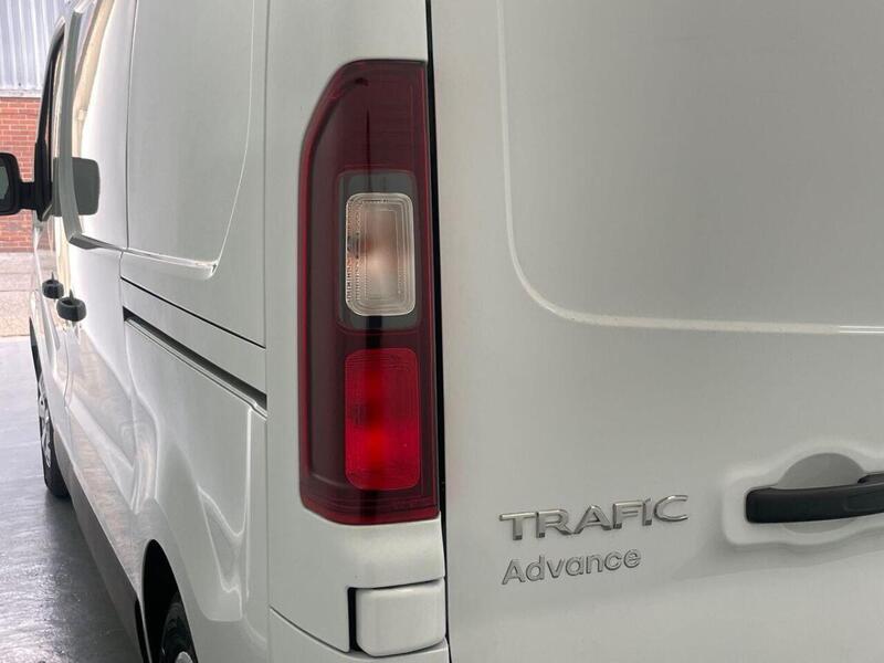 Renault Trafic E-Tech SL30 52kWh Advance Panel Van 5dr Electric Auto L1 H1 (122 ps)