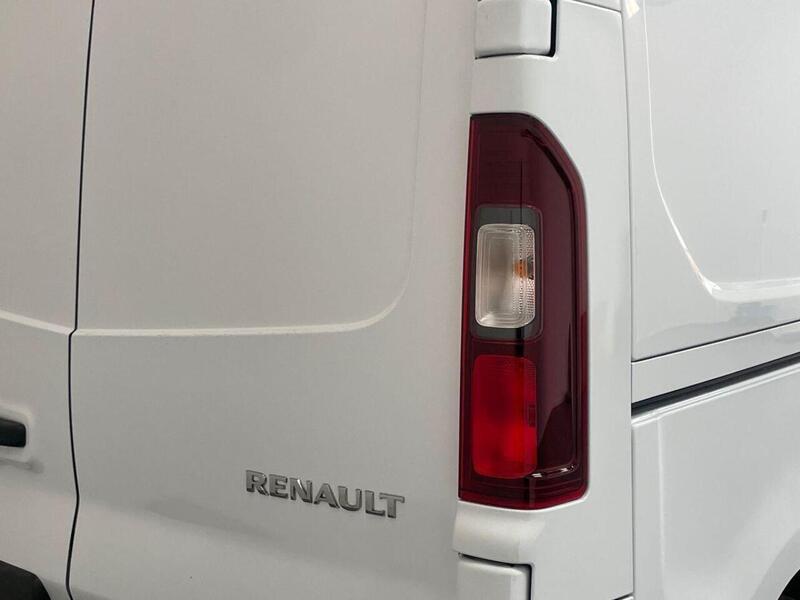 Renault Trafic E-Tech SL30 52kWh Advance Panel Van 5dr Electric Auto L1 H1 (122 ps)