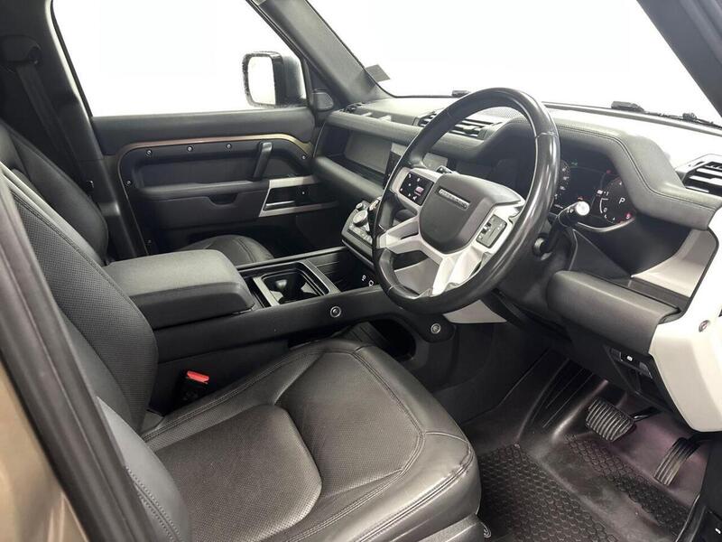 Land Rover Defender 110 3.0 D250 MHEV SE Hard Top SUV Auto 4WD MWB Euro 6 (s/s) 5dr