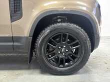 Land Rover Defender 110 Defender 110 3.0 D250 MHEV SE Hard Top SUV Auto 4WD MWB Euro 6 (s/s) 5dr 