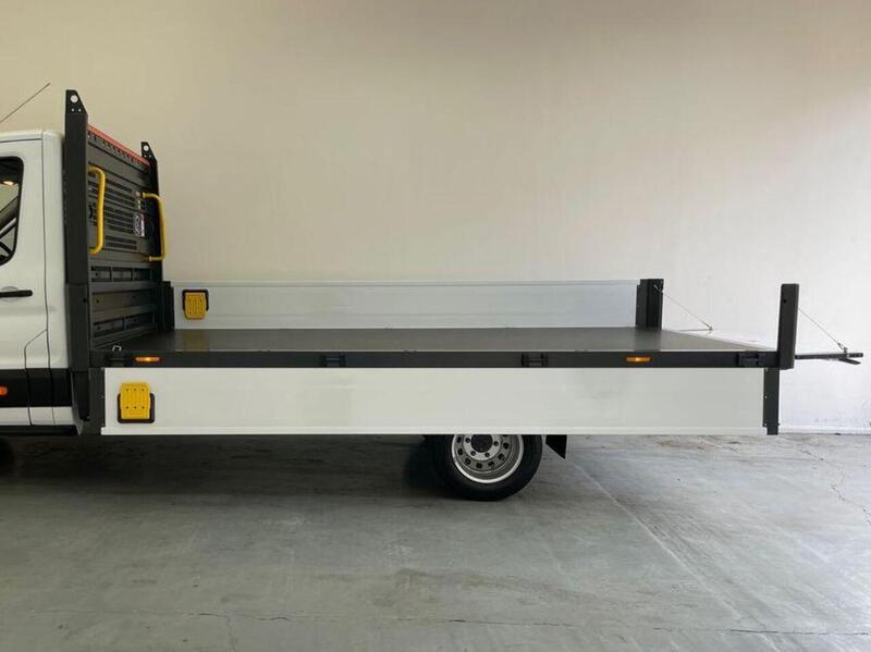 Ford Transit 2.0 350 EcoBlue Leader Chassis Cab 2dr Diesel Manual RWD L4 Euro 6 (s/s) (130 ps)