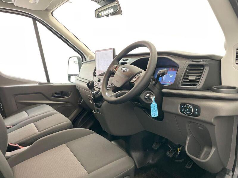 Ford Transit 2.0 350 EcoBlue Leader Chassis Cab 2dr Diesel Manual RWD L4 Euro 6 (s/s) (130 ps)