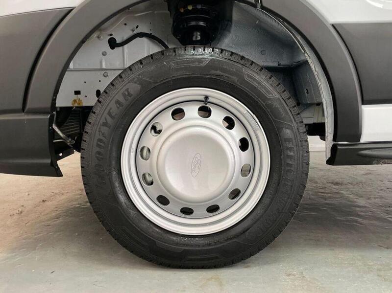 Ford Transit 2.0 350 EcoBlue Leader Chassis Cab 2dr Diesel Manual RWD L4 Euro 6 (s/s) (130 ps)