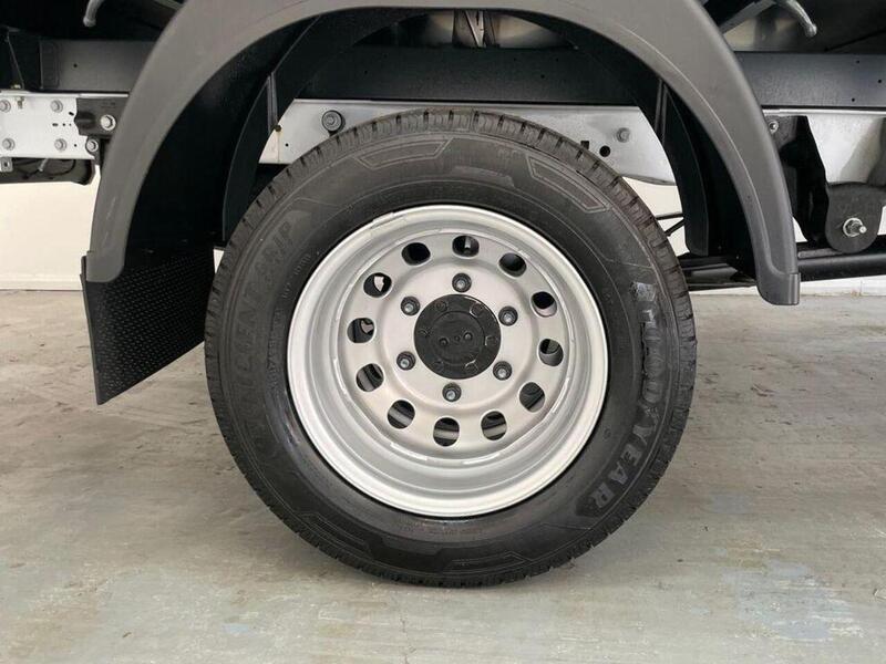 Ford Transit 2.0 350 EcoBlue Leader Chassis Cab 2dr Diesel Manual RWD L4 Euro 6 (s/s) (130 ps)