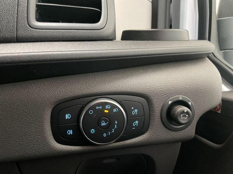 Ford Transit 2.0 350 EcoBlue Leader Chassis Cab 2dr Diesel Manual RWD L4 Euro 6 (s/s) (130 ps)