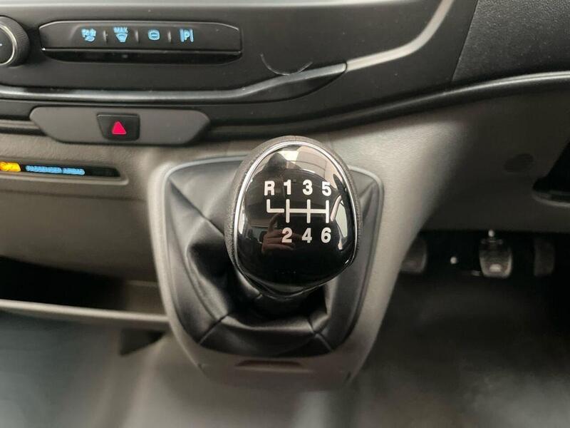 Ford Transit 2.0 350 EcoBlue Leader Chassis Cab 2dr Diesel Manual RWD L4 Euro 6 (s/s) (130 ps)