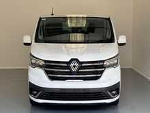 Renault Trafic 2.0 dCi 30 Red Edition LWB Euro6 (9Seat) 