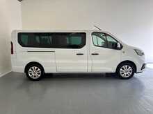 Renault Trafic 2.0 dCi 30 Red Edition LWB Euro6 (9Seat) 