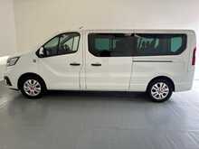 Renault Trafic 2.0 dCi 30 Red Edition LWB Euro6 (9Seat) 