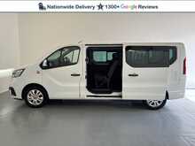 Renault Trafic 2.0 dCi 30 Red Edition LWB Euro6 (9Seat) 