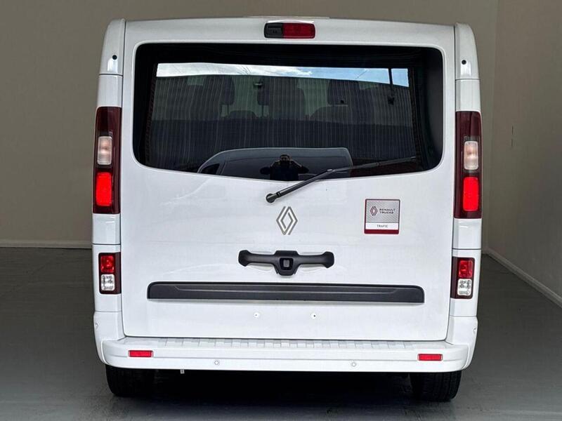 Renault Trafic 2.0 dCi 30 Red Edition LWB Euro6 (9Seat)