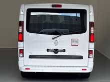 Renault Trafic 2.0 dCi 30 Red Edition LWB Euro6 (9Seat) 