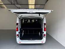 Renault Trafic 2.0 dCi 30 Red Edition LWB Euro6 (9Seat) 