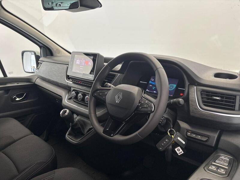 Renault Trafic 2.0 dCi 30 Red Edition LWB Euro6 (9Seat)